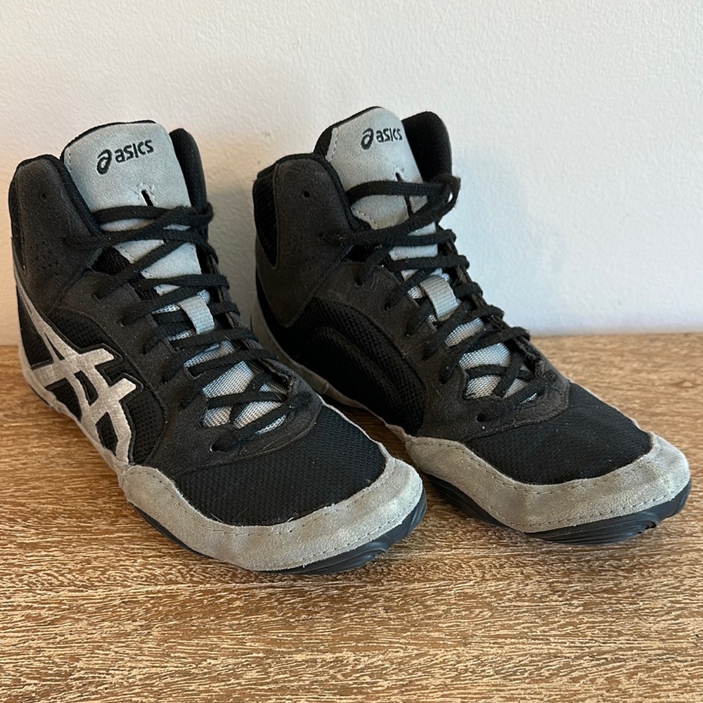 ASICS Men's Black and Gray Shoes